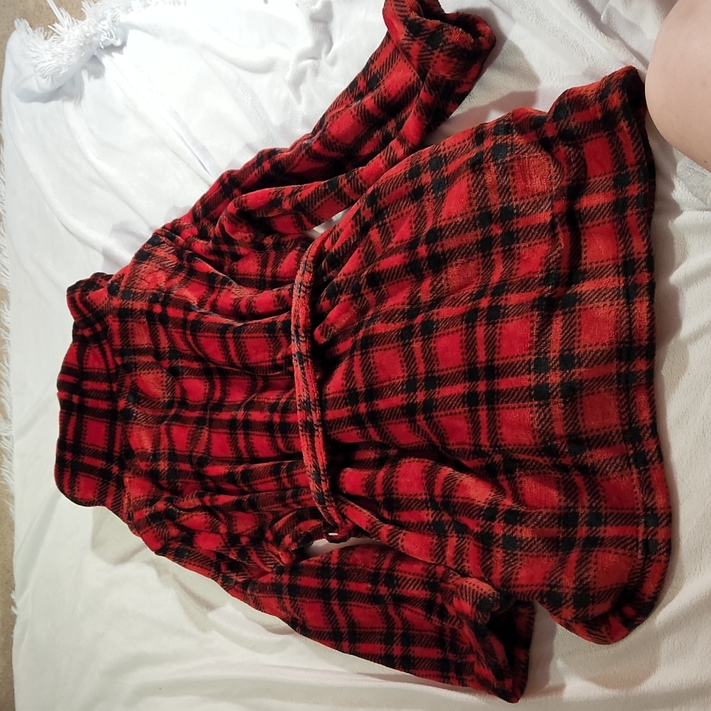 Colsie Plaid Fuzzy Robe - Picture 2 of 4